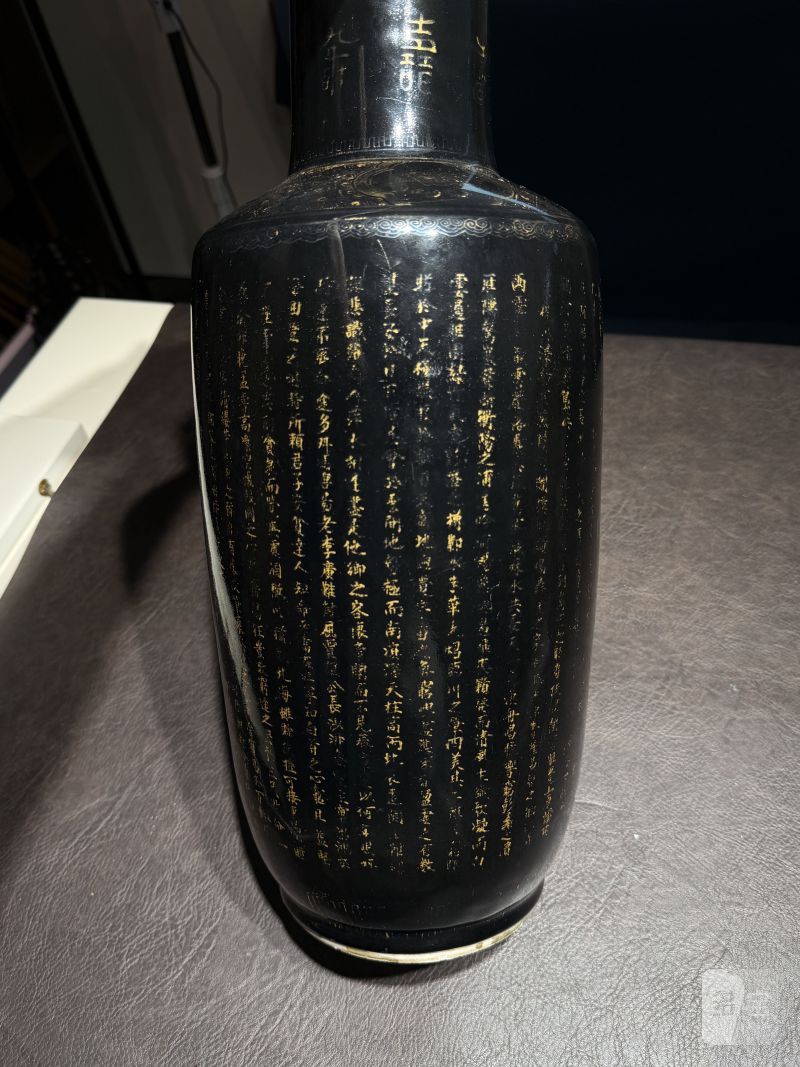 清康熙 “己丑年”乌金釉描金滕王阁序棒槌瓶 - 图12